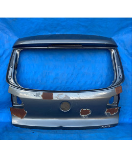 Tampa Traseira Tiguan 2009 A 2016 / Detalhe Azul Tampa Traseira Tiguan 2009 A 2016 / Detalhe Azul