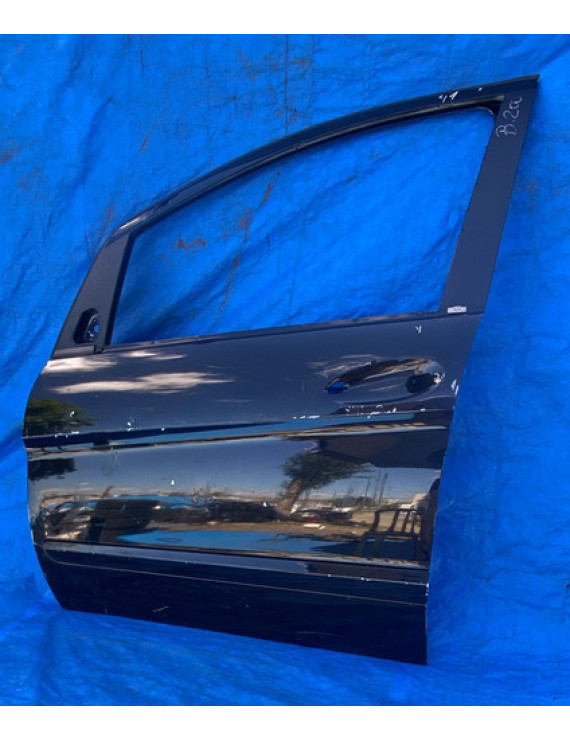 Porta Dianteira Esquerda Mercedes B200 2005 A 2011 Detalhe Dianteira Esquerdo Preto
