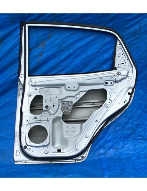 Porta Traseira Direita Ssangyong Korando 2011 A 2014 Traseira Direita Prateado