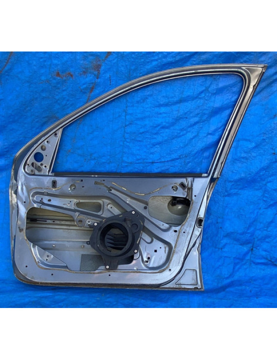 Porta Dianteira Direita Peugeot 206 2001 A 2012 Detalhes Dianteira Direita Prateado