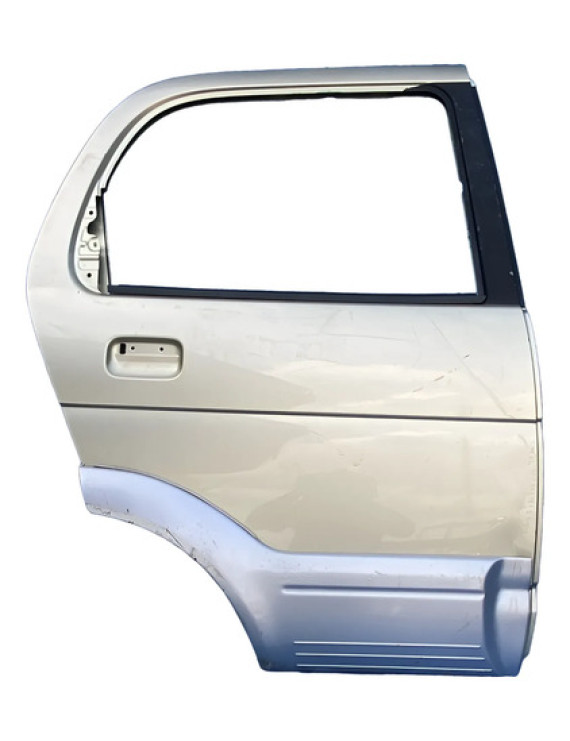 Porta Traseira Direita Daihatsu Terius 2001 A 2005 / Detalhe Traseira Direita Prateado