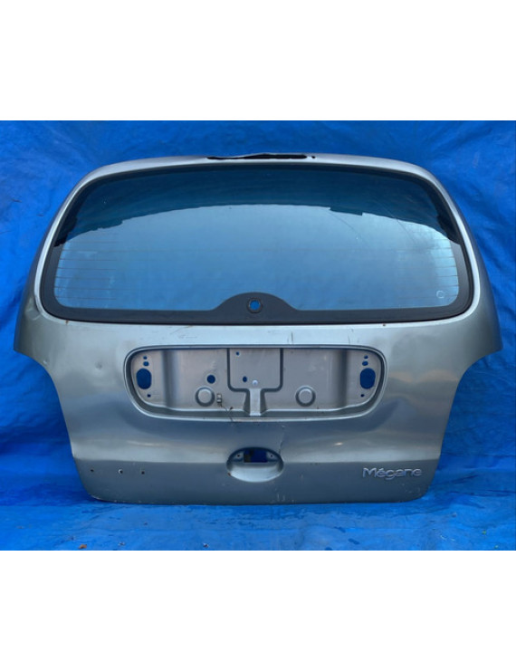 Tampa Traseira Megane 1999 A 2005 / Detalhes Prateado