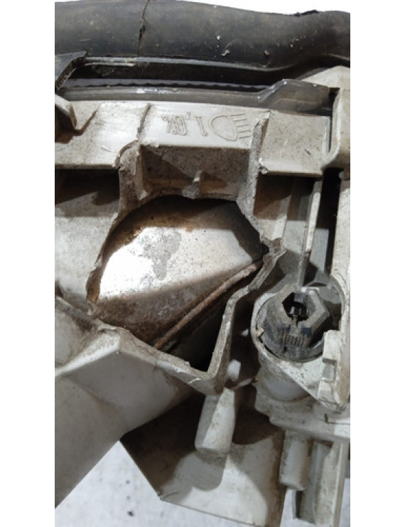 Farol Dianteiro Esquerdo Mercedes C180 C200 2001 - 2006 Esquerdo