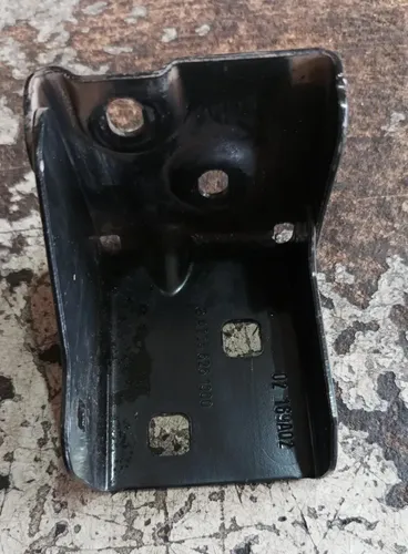 Angulo De Fixação Lado Esquerdo Mercedes C180 C300 2015