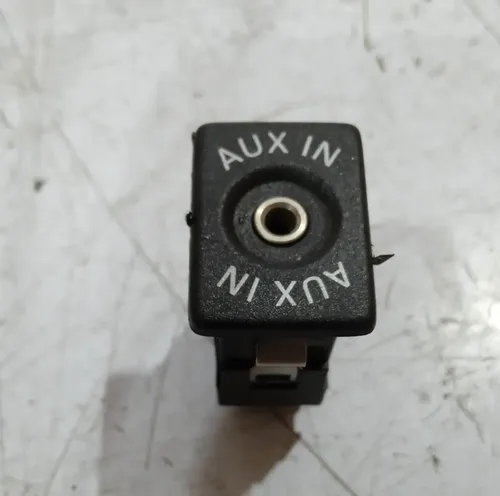 Tomada Conector Auxiliar Aux Tiguan 2009 - 2012 Tomada Conector Auxiliar Aux Tiguan 2009 - 2012