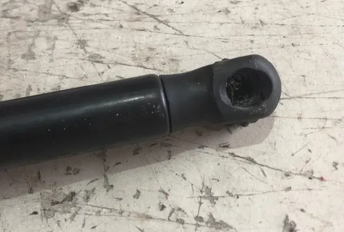 Amortecedor Capô Lado Direito Mercedes C180 2013