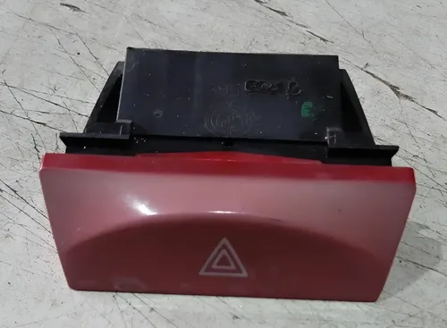 Interruptor Botão Pisca Alerta Fiat Stilo 2006 - 2011 Vermelho Interruptor Botão Pisca Alerta Fiat Stilo 2006 - 2011 Vermelho