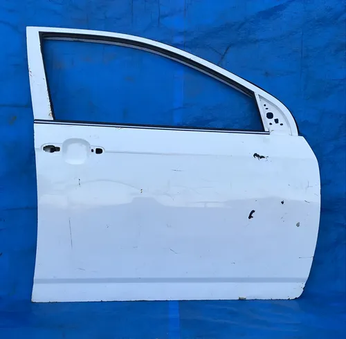 Porta Dianteira Direita Lifan 620 2011 A 2016 Detalhe Dianteira Direita Branco Porta Dianteira Direita Lifan 620 2011 A 2016 Detalhe Dianteira Direita Branco