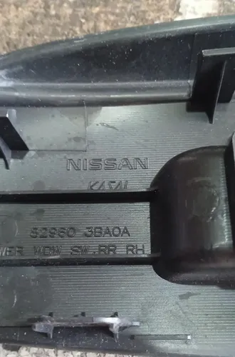 Moldura Botao Vidro Elétrico Traseira Direita Versa 2014