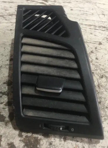 Difusor Ar Condicionado Lateral Direito Bmw 118i 2010 Difusor Ar Condicionado Lateral Direito Bmw 118i 2010