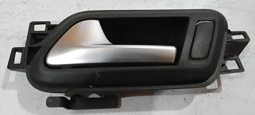 Maçaneta Interna Traseira Esquerda Amarok 2011 - 2015 Traseira Maçaneta Interna Traseira Esquerda Amarok 2011 - 2015 Traseira