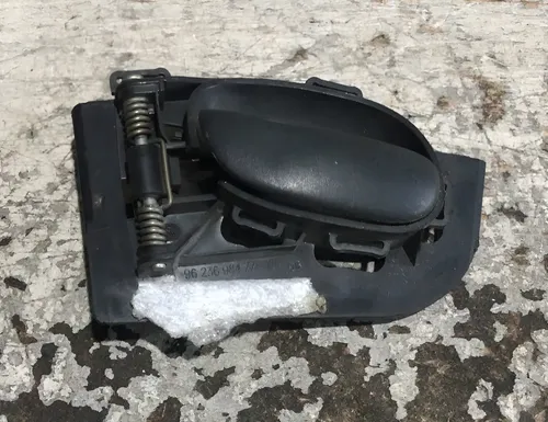 Maçaneta Interna Dianteira Esquerda Peugeot 206 2002 Dianteira Maçaneta Interna Dianteira Esquerda Peugeot 206 2002 Dianteira