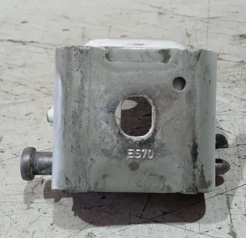 Dobradiça Inferior Porta Dianteira Direita  C3 2013 - 2016