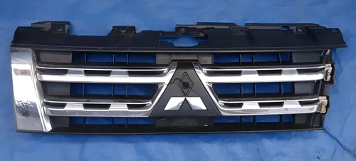 Grade Dianteira Pajero Full 2014 / Avaria Preto Fosco Grade Dianteira Pajero Full 2014 / Avaria Preto Fosco