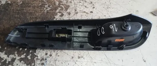Moldura Botão Vidro Elétrico Dianteira Direito Versa 2014