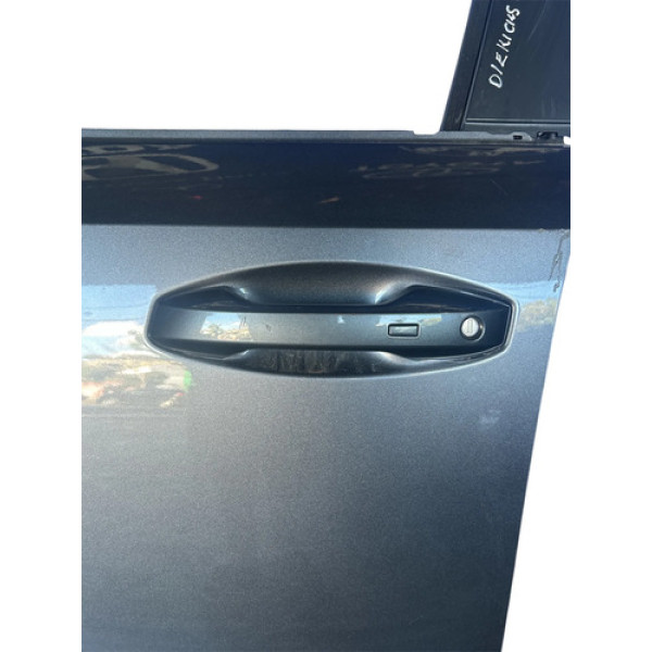 Maçaneta Externa Porta Dianteira Esquerda Nissan Kicks 2025 Cinza Dianteira