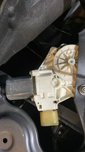 Máquina De Vidro Dianteira Esquerda Bmw X1 2010/2015