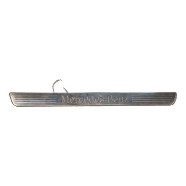 Soleira Esq Led Mercedes A200 2013 2014 2015 2016 Detalhe