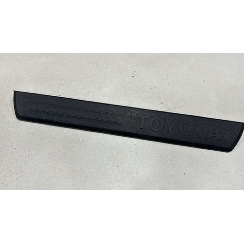 Pisante Porta Dianteira Esquerda Toyota Hilux 2017 2018 2019 Pisante Porta Dianteira Esquerda Toyota Hilux 2017 2018 2019