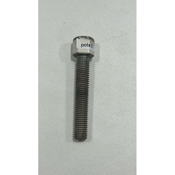 Parafuso Do Gancho Suporte Do Estepe Renault Duster Original