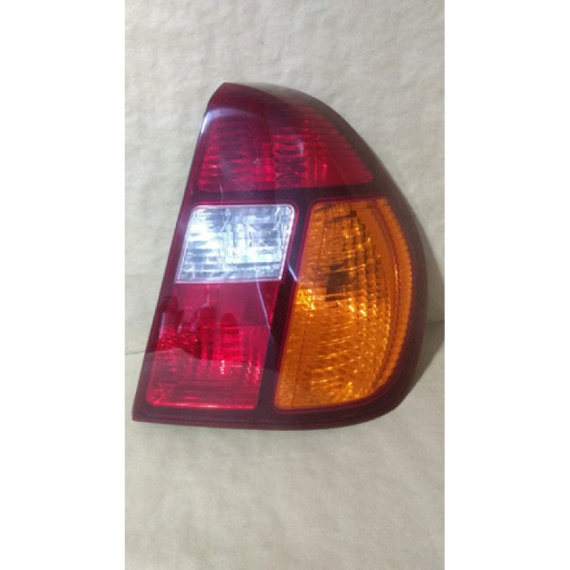 Lanterna Direita Renault Clio Sedan 2002 2003 2004 Tricolor Lanterna Direita Renault Clio Sedan 2002 2003 2004 Tricolor