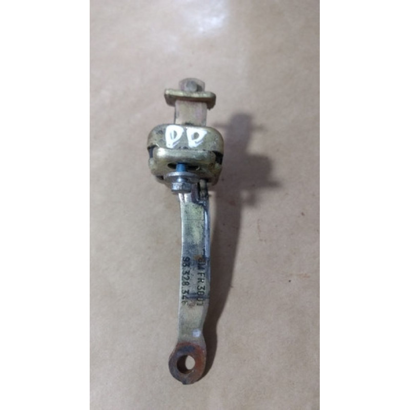 Limitador De Porta Dianteiro Esquerdo Corsa Super,classic Limitador De Porta Dianteiro Esquerdo Corsa Super,classic