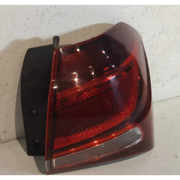 Lanterna Direita Chevrolet Cobalt 2016 2017 2018 2019 2020 Direito/passageiro Vermelho