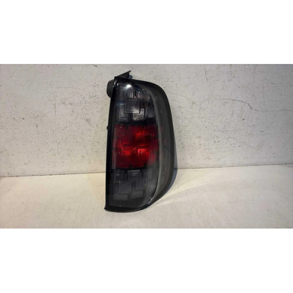 Lanterna Direita Fiat Uno 2016 2017 2018 2019 2020 Direito/passageiro Vermelho