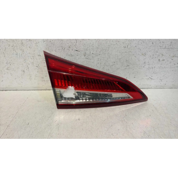 Lanterna Tampa Esquerda Yaris Hatch 2018 2019 2020/2023 Esquerdo/motorista Vermellho