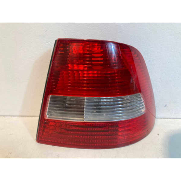 Lanterna Volkswagen Polo Sedan L.d 2003 A 2006 / Original Direito Vermelho