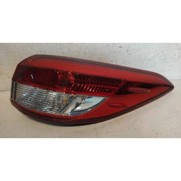 Lanterna Direita Yaris Sedan 2018 2019 2020 2021 2022 Direito/passageiro Vermelho