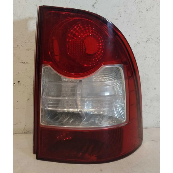 Lanterna Direita Fiat Strada 2009 2010 2011 2012 2013 Direito/passageiro Vermelho