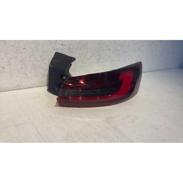 Lanterna Direita Fiat Fastback 2023 2024 2025 Usado Original Direito/passageiro Vermelho
