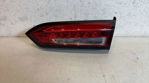 Lanterna Tampa Direita Fiat Cronos 2018 2019 2020 2021/2024 Direito/passageiro Vermelho