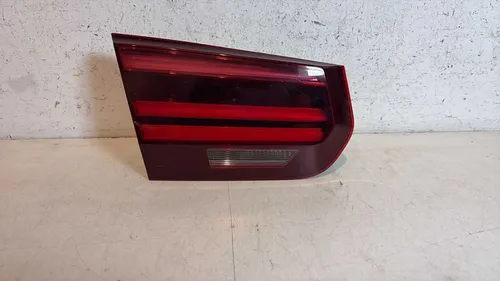 Lanterna Tampa Esquerda Bmw 320i 328i 330i 2016 2017 2018 Esquerdo/motorista Vermelho