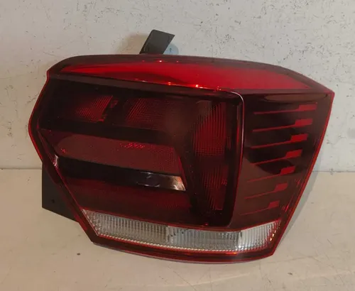 Lanterna Direita Volkswagen Polo 2018 2019 2020 2021 2022 Direito/passageiro Vermelho