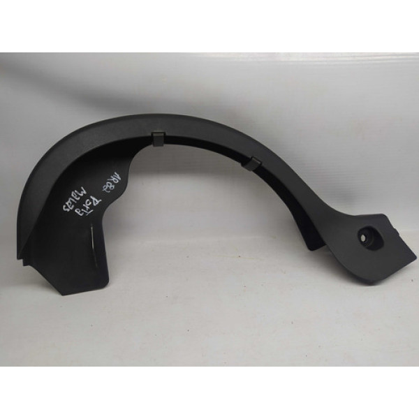 Acabamento Dobradiça Direita Porta Malas Mercedes C180 2011
