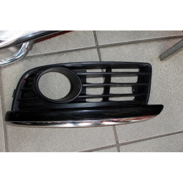 Aplique Farol De Milha Jetta  Preto Com Cromado