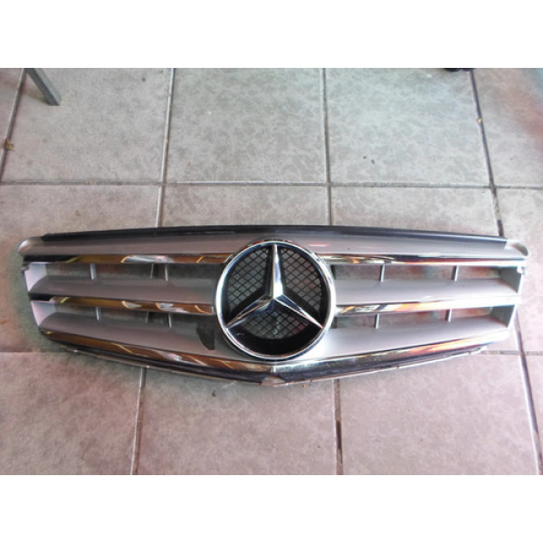 Grade Dianteira Mercedes C180 C200 2010 Até 2014 #211 Prateado Brilhante