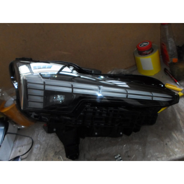 Farol Direito Volvo Ex30 2024 2025 2026 #530 Direito/passageiro