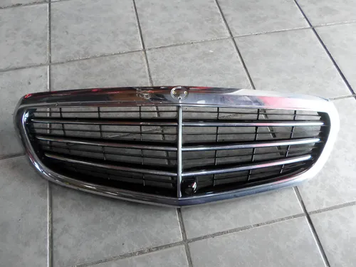 Grade Do Parachoque Mercedes E350 2012 2013 2014 2015 Preto Brilhante