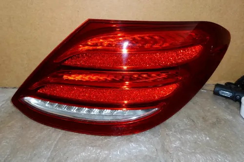 Lanterna Direita Mercedes E350 E300 E43 E53 2015 Até 2020 Direito/passageiro Vermelho