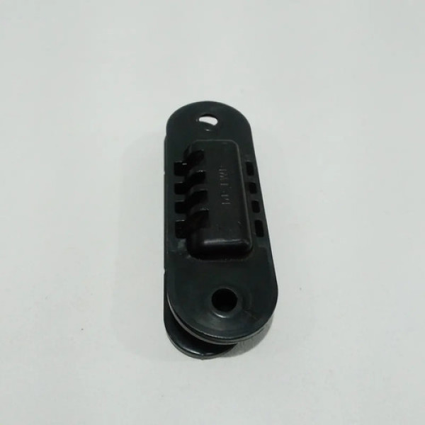 Batente Inferior Porta Tras Esq G.carnival 2009 Sku 60927