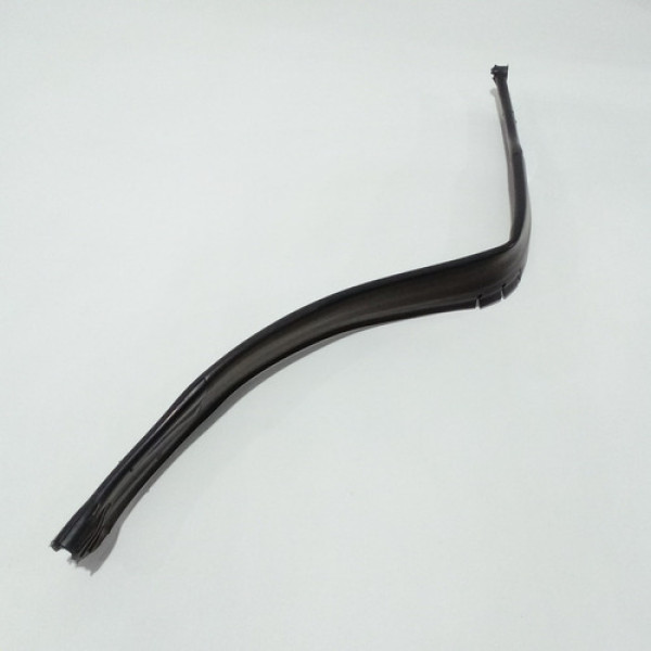 Borracha Inferior Do Capô Lad/esq C180 Komp 10/11 Sku 60249