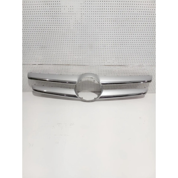 Grade Do Para-choque Dianteiro Gla 200 2016 Sku 65268 Prateado Brilhante