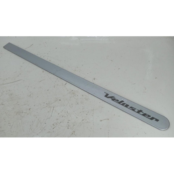 Friso Porta Dianteira Direita Hyundai Veloster 12 C/ Riscos Prata