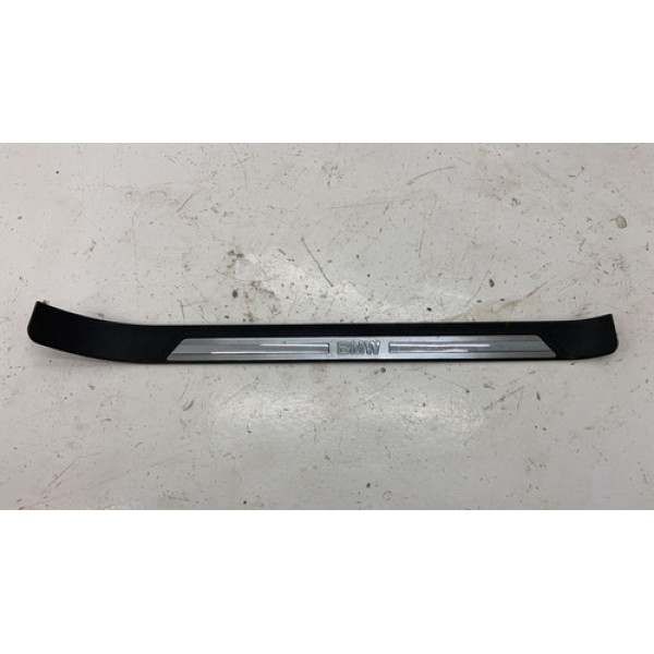 Soleira Porta Dianteira Direita Bmw 540i 1998 Preto Com Detalhe Prateado