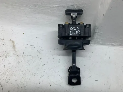 Limitador De Porta Dianteira Esquerda Bmw 320 Asp 2012