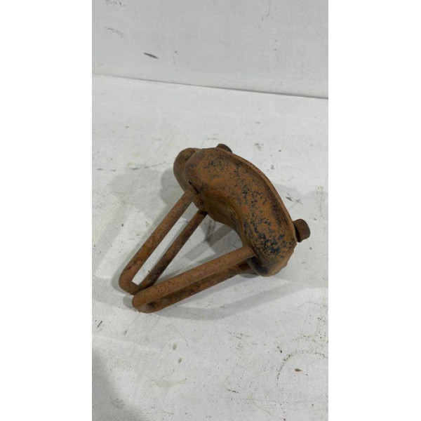 Suporte Grampo Mola Traseira Direita Toyota Hilux 2.5  2010
