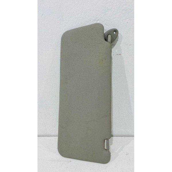 Quebrasol Lado Direito Toyota Hilux 2010